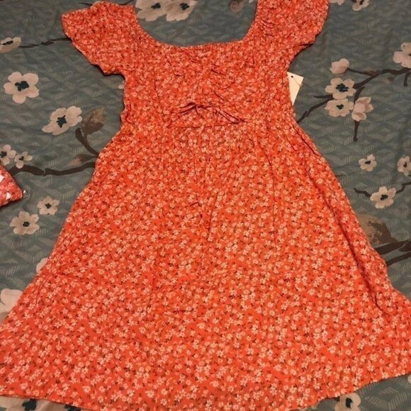 Dresses & Skirts - New small orange floral dress